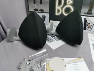 BEOLAB 4 SPEAKERS WITH WALL MOUNTS